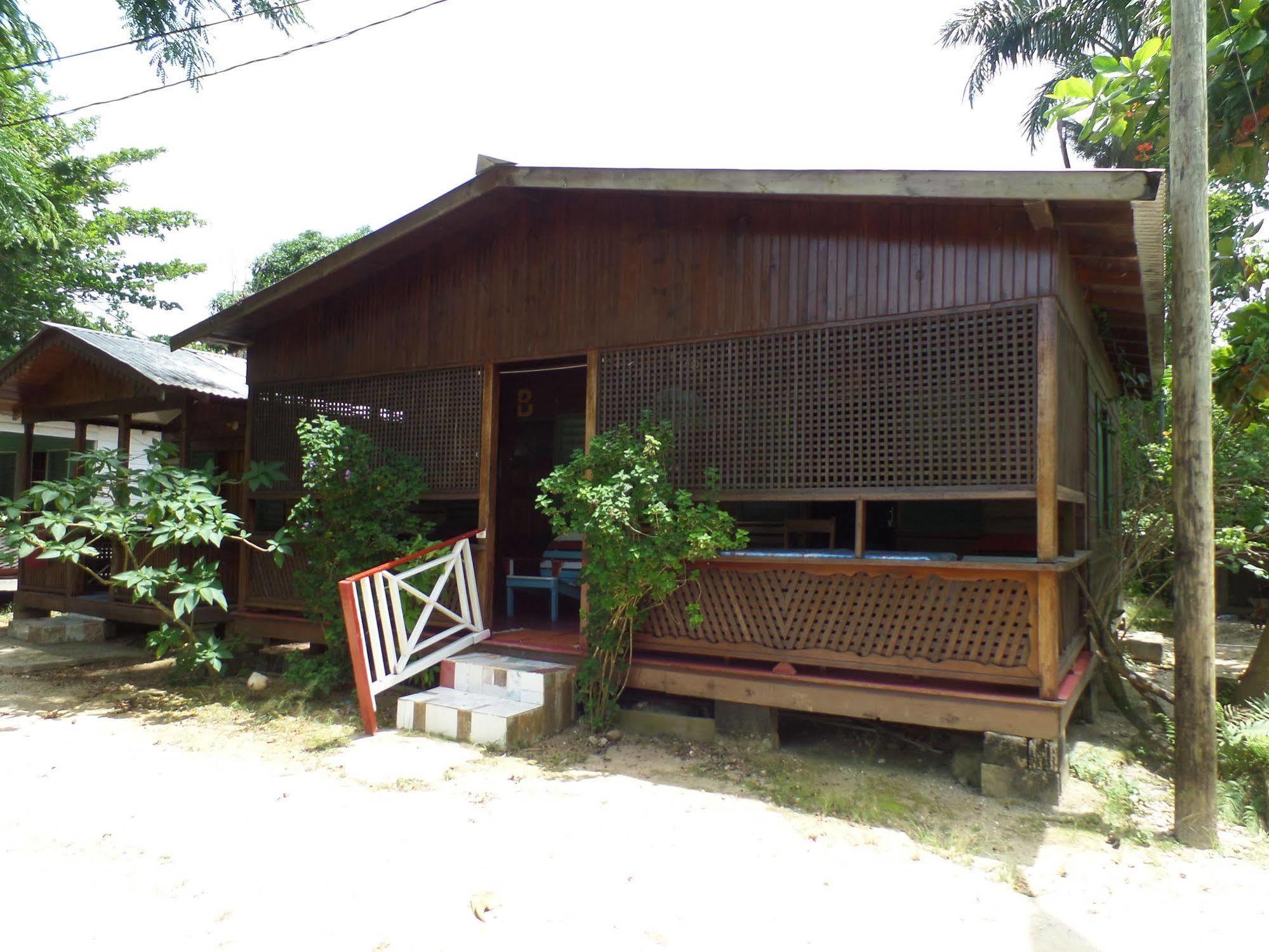 Beach Road Cottages At Jah Bs Negril Exterior photo