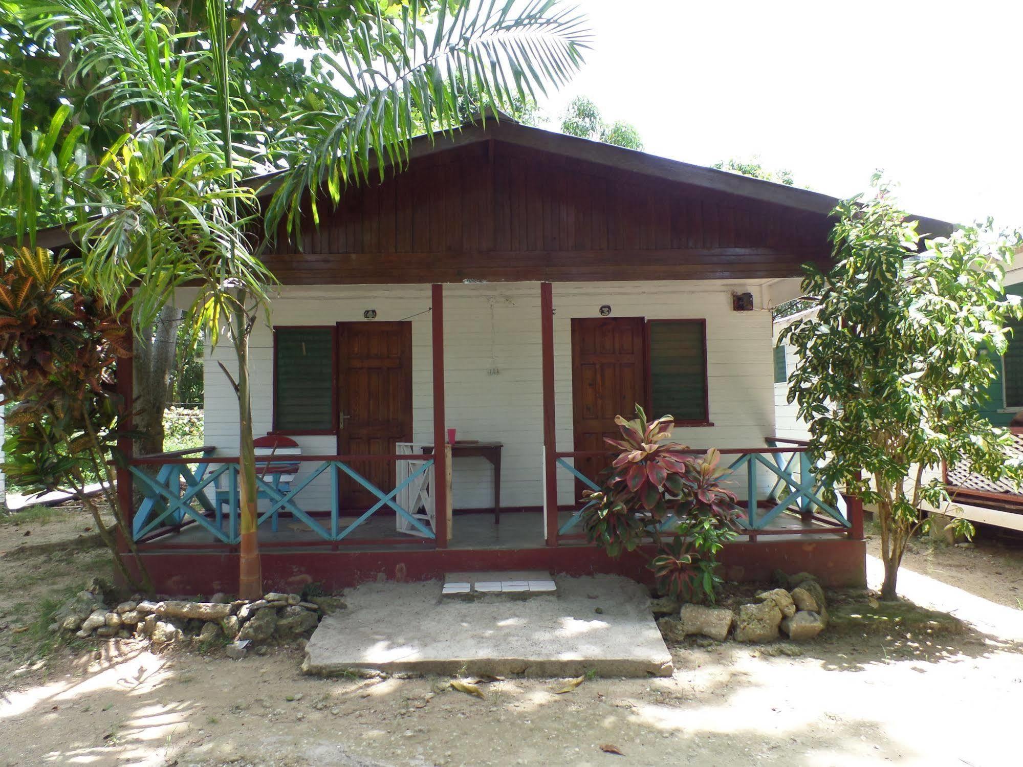 Beach Road Cottages At Jah Bs Negril Exterior photo